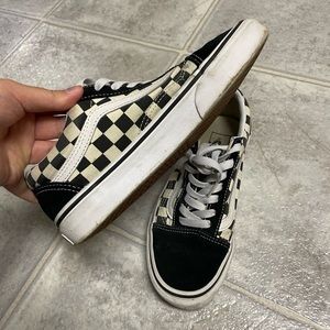 Vans Old Skool Checkered Shoes in Women’s 6.5 / Men’s 5